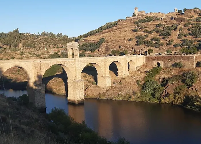 Rurales Arco De Trajano * Alcántara